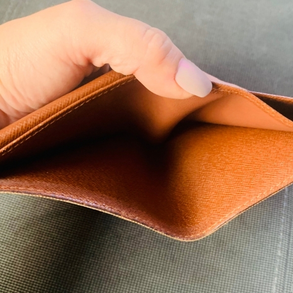 Authentic LOUIS VUITTON Monogram bifold unisex Marco wallet - Picture 4 of 11